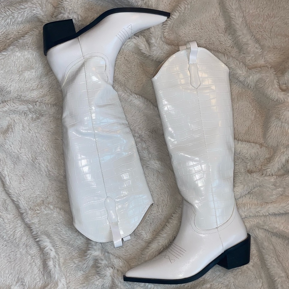 Never worn White knee high cowgirl boots size 36